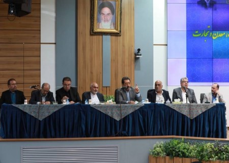 اتابک: تخصیص ارز به صنعت با حساسیت دنبال می شود