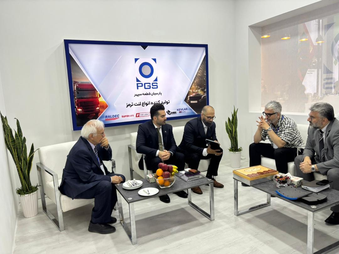 حضور تیم فروش صنعت یار در غرفه شرکت پارسیان قطعه سپهر