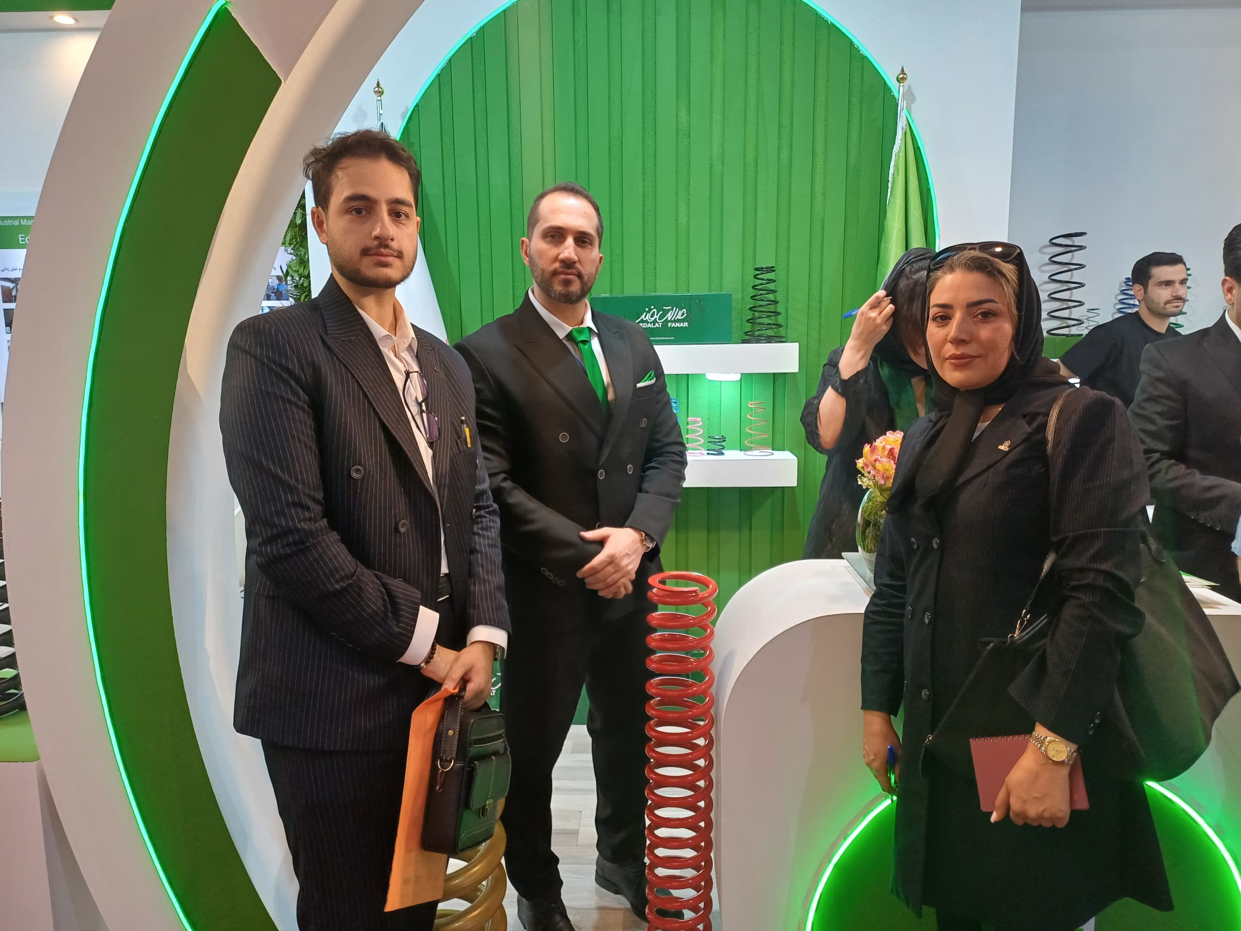 حضور تیم صنعت‌یار ایران در غرفه شرکت عدالت فنر