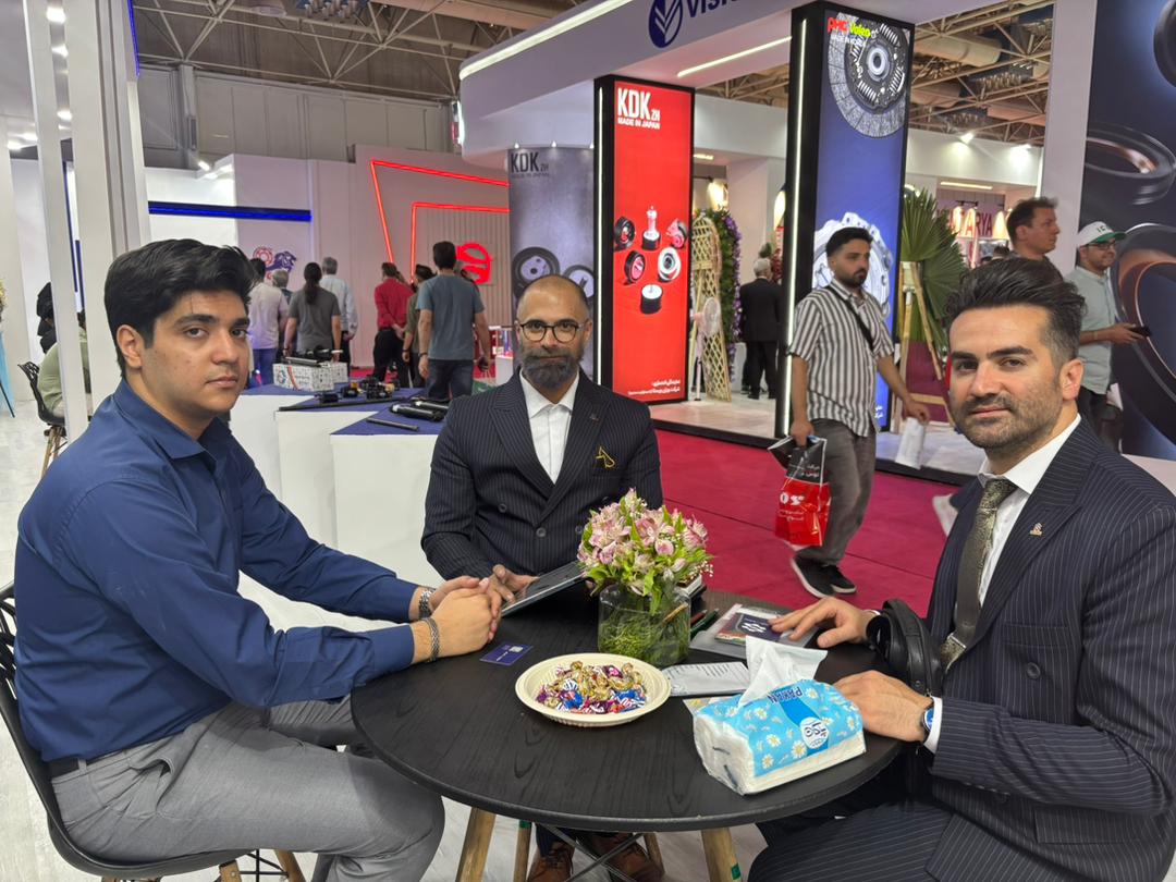 حضور تیم صنعت‌یار ایران در غرفه گروه صنعتی رضایی