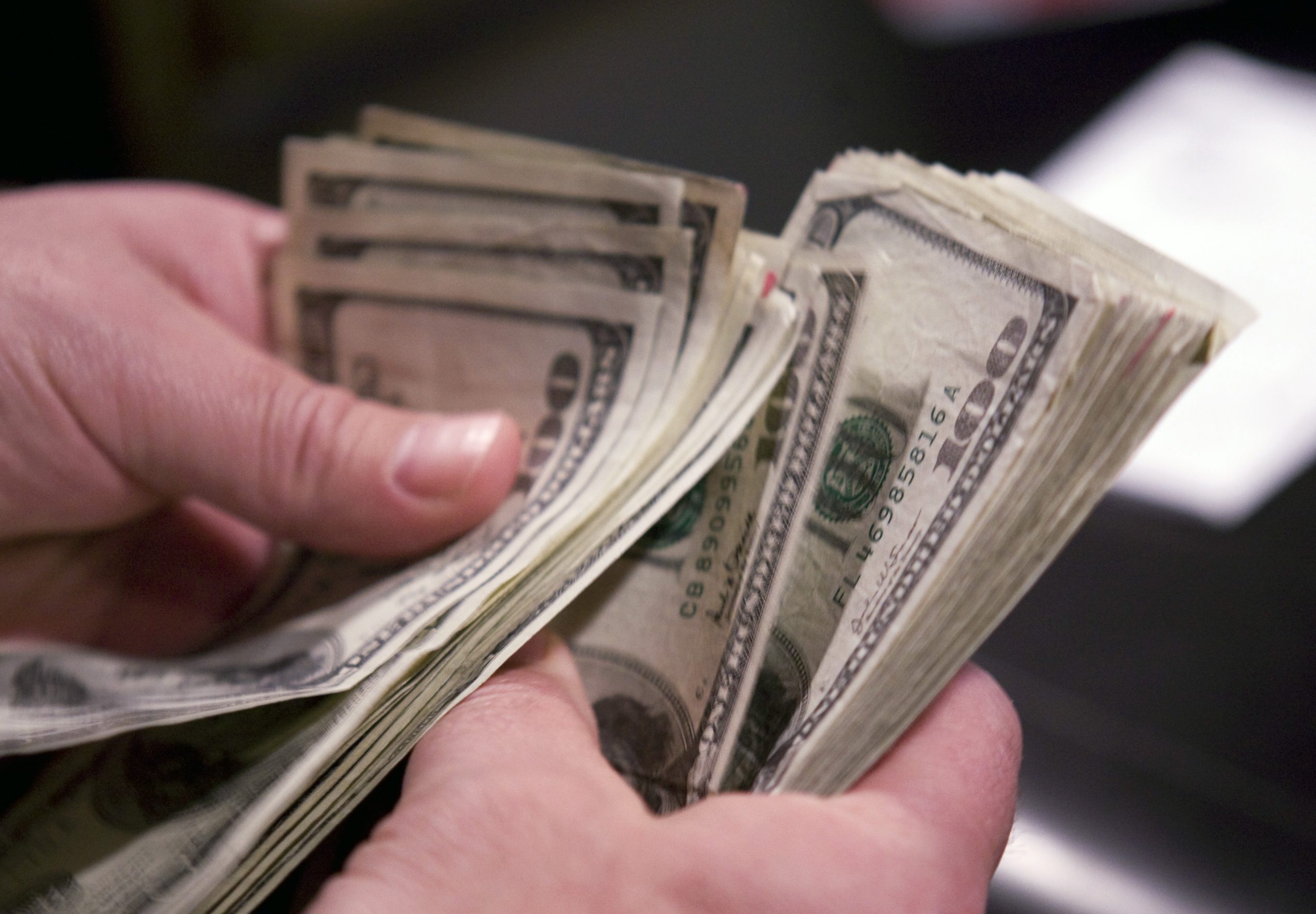 تعیین سقف 33 درصدی پرداخت ارز به بازرگانان برای جلوگیری از انحصار